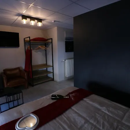 La Vieille Ferme Florenville 게스트하우스 3*