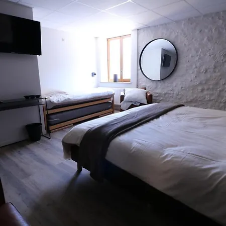 La Vieille Ferme Florenville 게스트하우스 3*