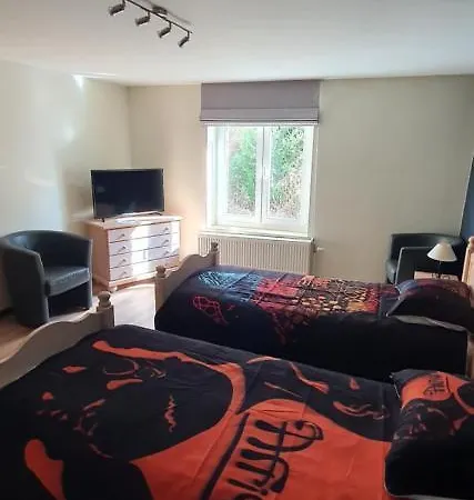 La Vieille Ferme Florenville 게스트하우스 3*