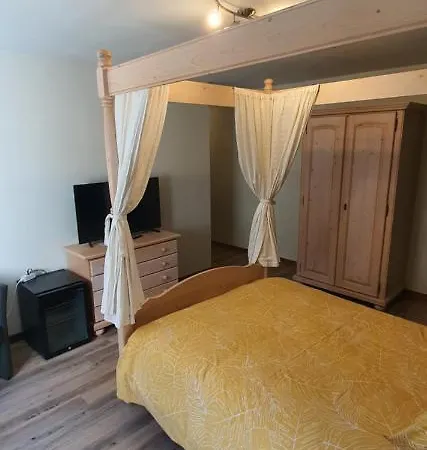 게스트하우스 La Vieille Ferme Florenville 3*