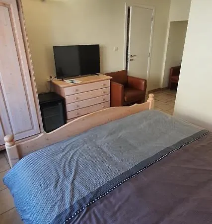 La Vieille Ferme Florenville 게스트하우스 3*